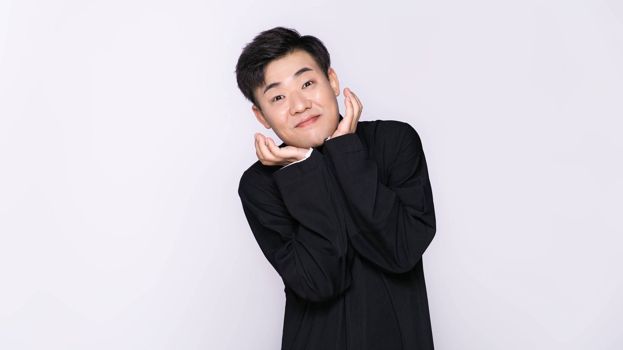 德云社李斯明过生日,搭档张鹤帆安排吃火锅,邀请了"气氛组"